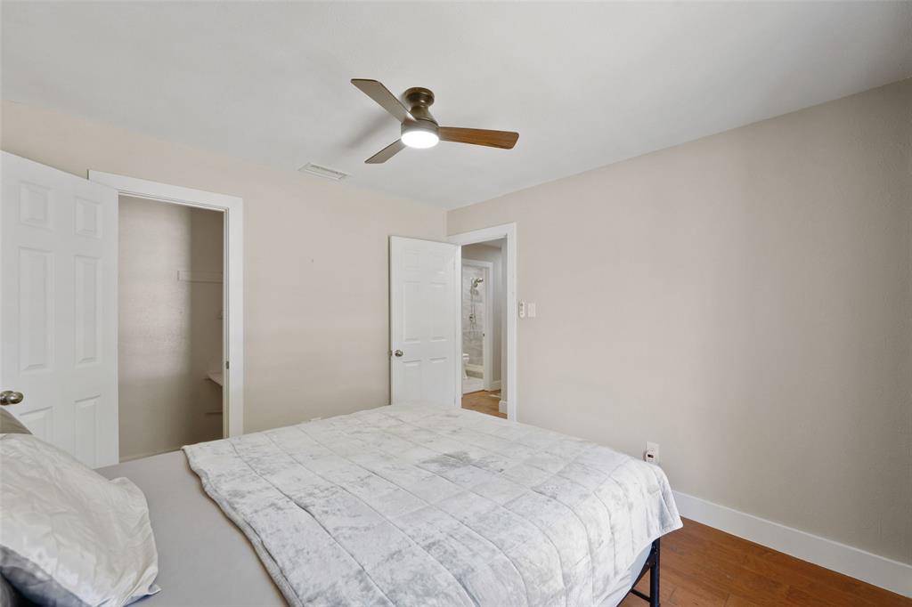 1602 Meadowglen Lane Property Photo 25