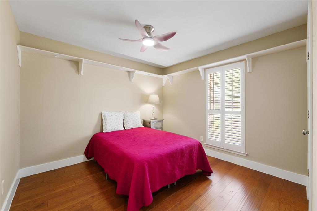 1602 Meadowglen Lane Property Photo 26