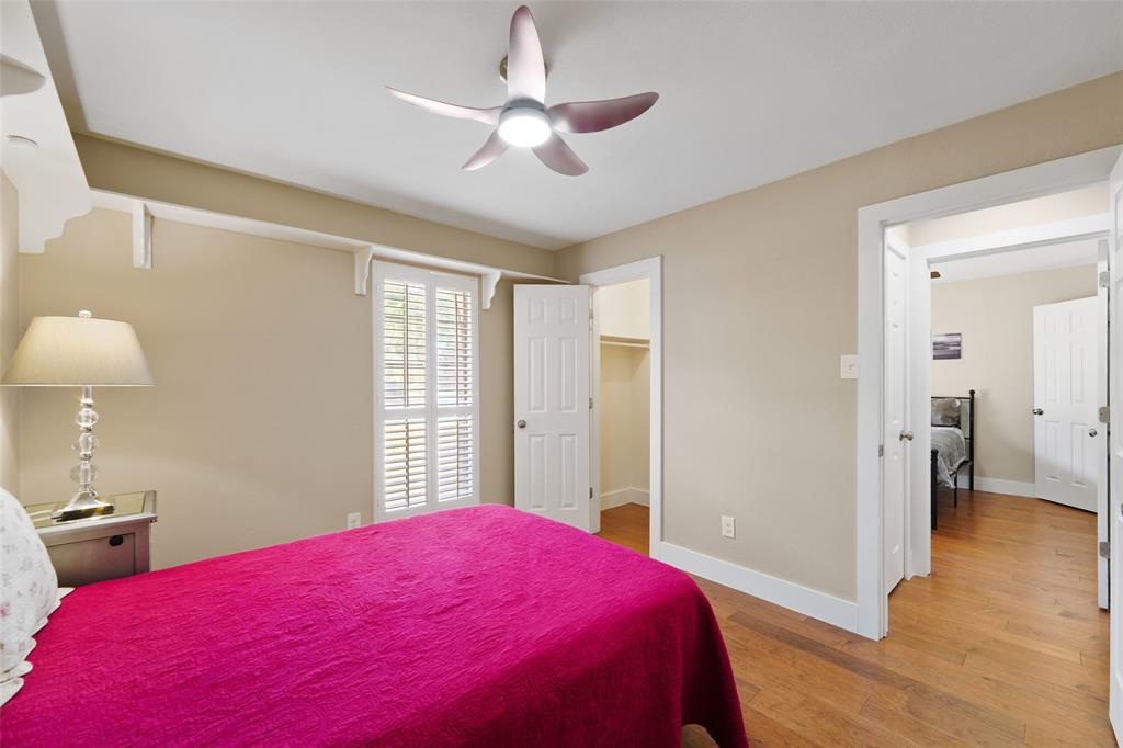 1602 Meadowglen Lane Property Photo 27
