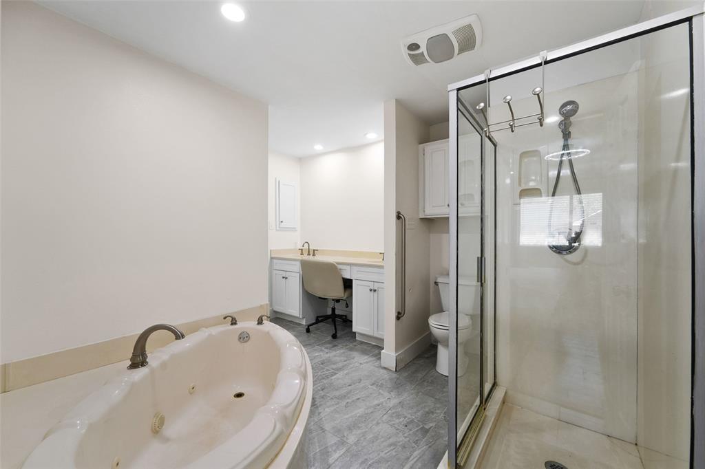1602 Meadowglen Lane Property Photo 28