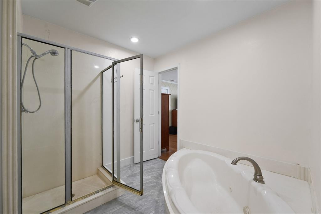 1602 Meadowglen Lane Property Photo 30