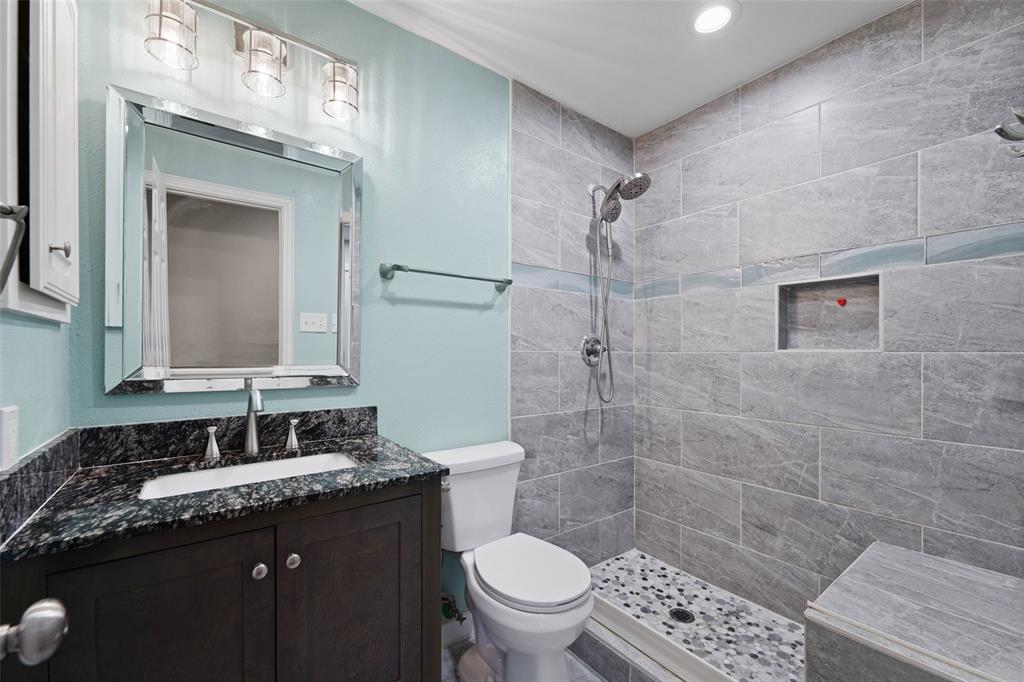 1602 Meadowglen Lane Property Photo 31