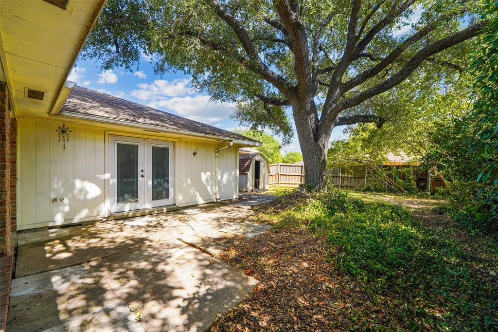 1602 Meadowglen Lane Property Photo 32