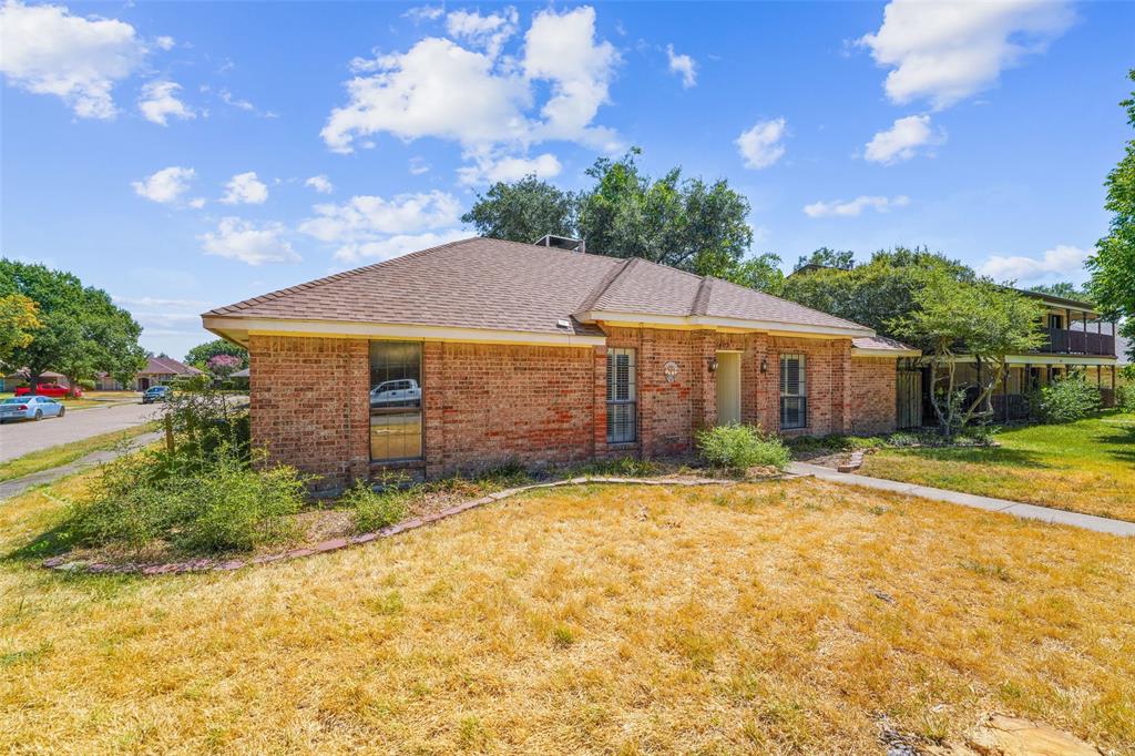 1602 Meadowglen Lane Property Photo 38