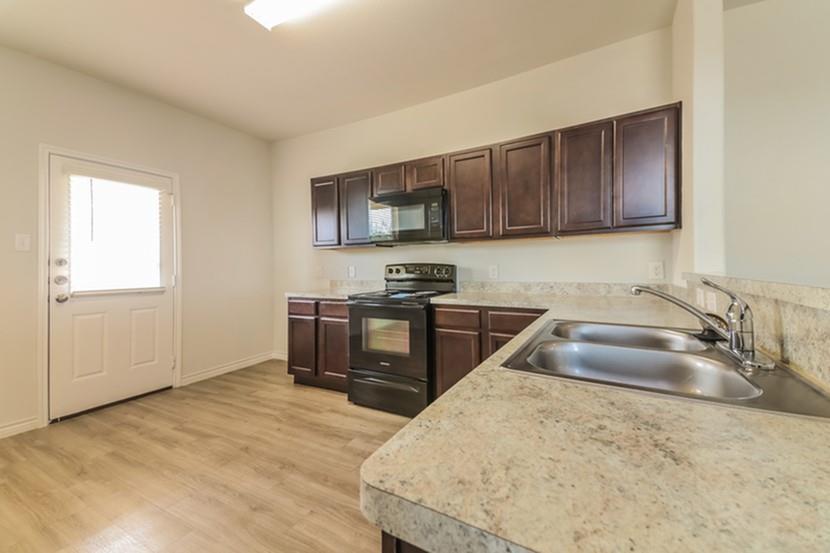 1305 Mallard Cove Property Photo 8