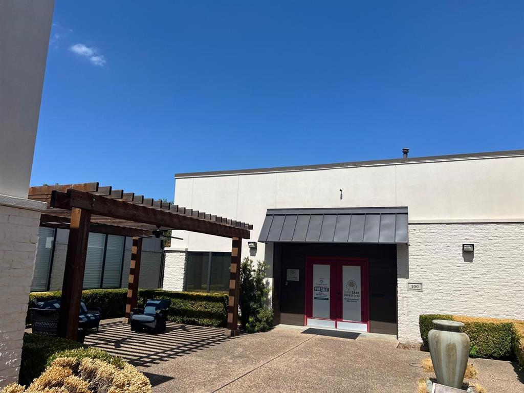 5228 VILLAGE CREEK Drive 100