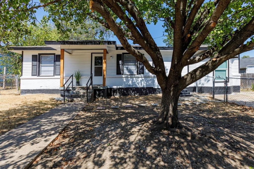 2347 Village Way Property Photo 1
