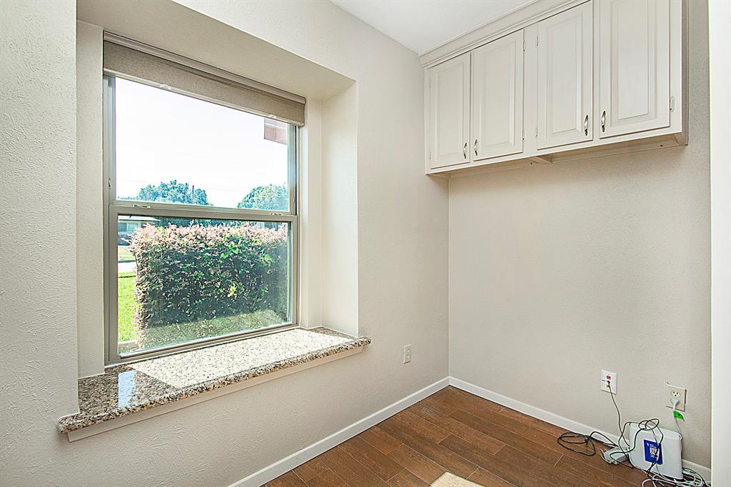 442 Valley Glen Drive Property Photo 12