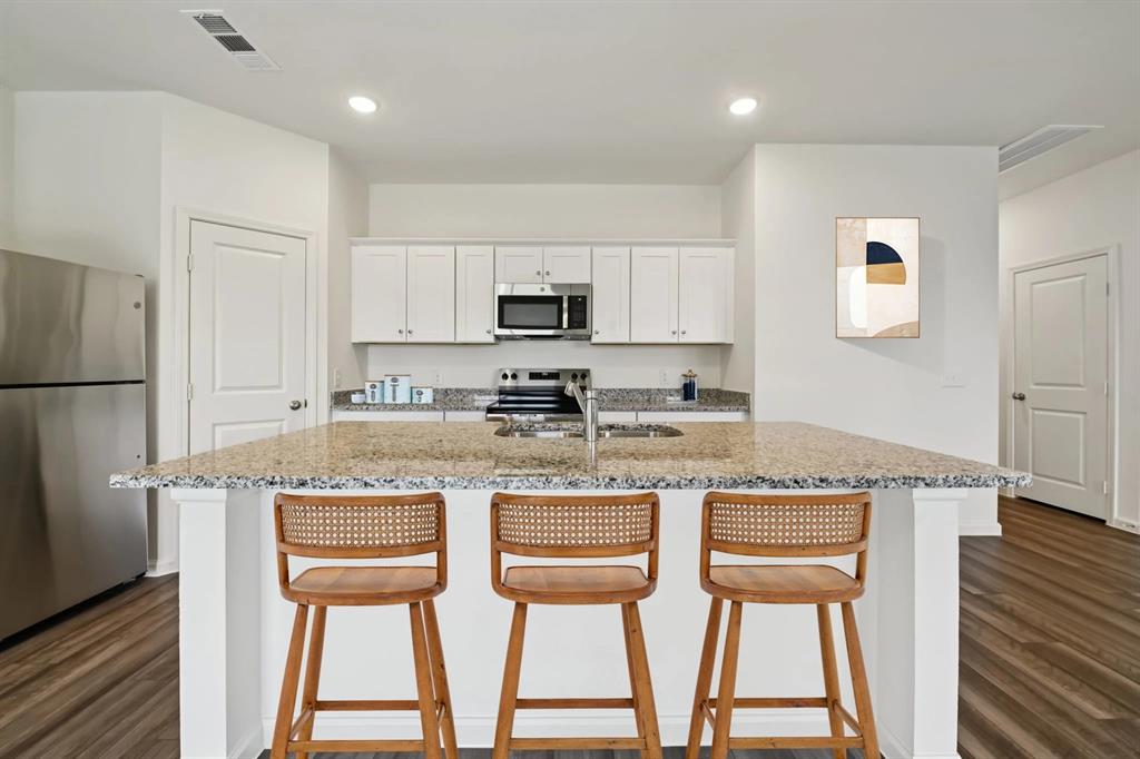 14210 Emeric Street Property Photo 7
