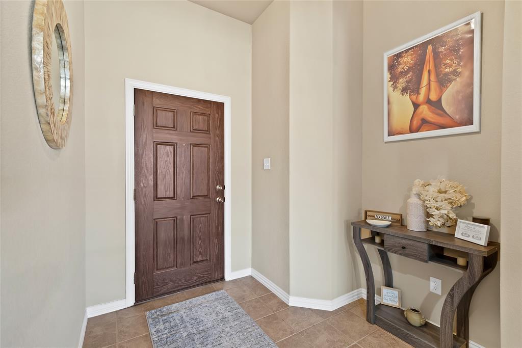2029 Wellington Point Property Photo 4