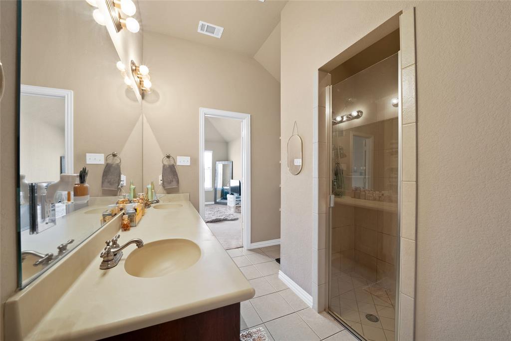 2029 Wellington Point Property Photo 16