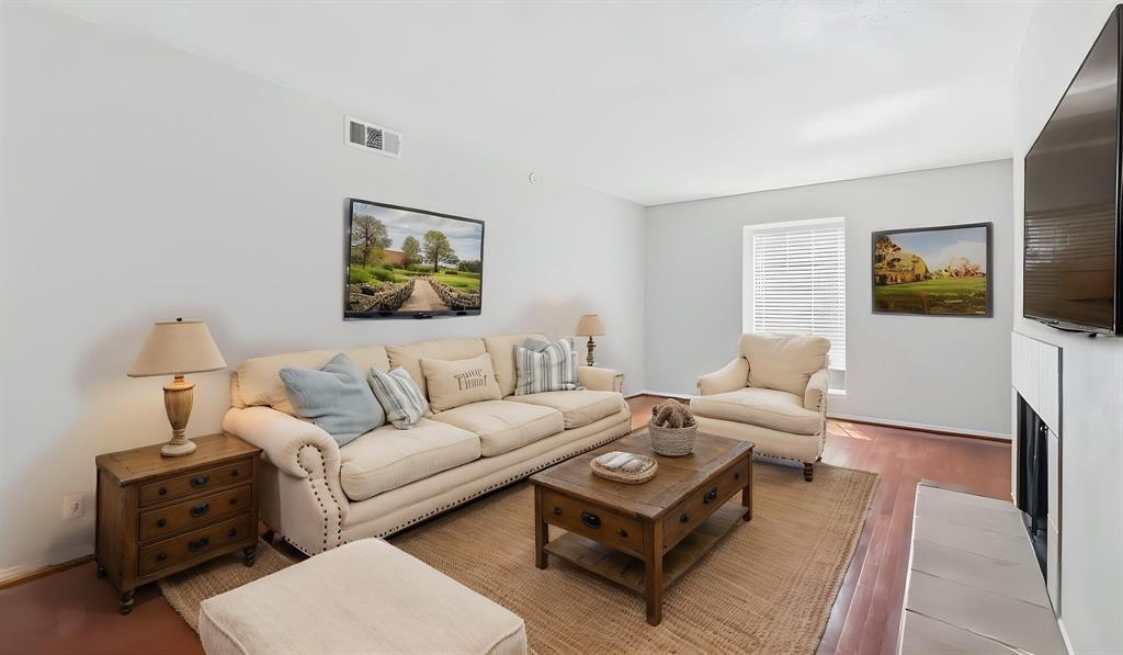 5232 Fleetwood Oaks Avenue 216 Property Photo 1