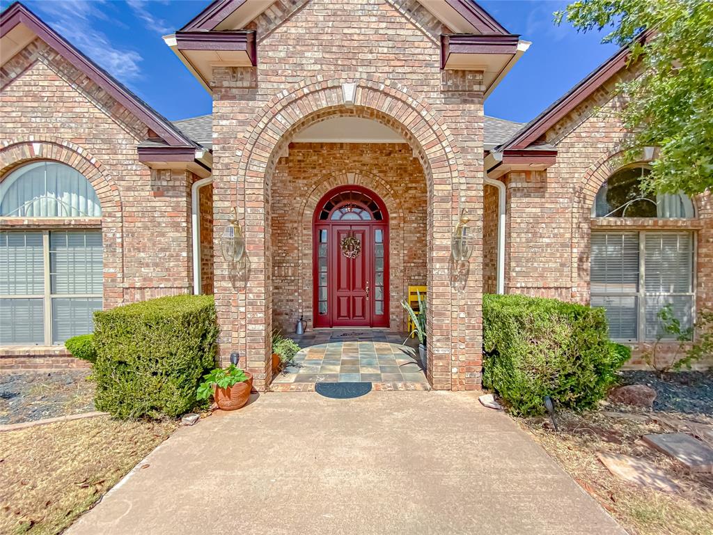 549 Country Place Property Photo 3