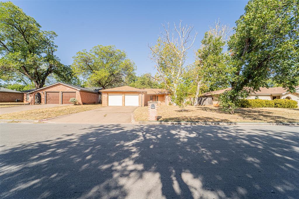 910 Meander Street Property Photo 1