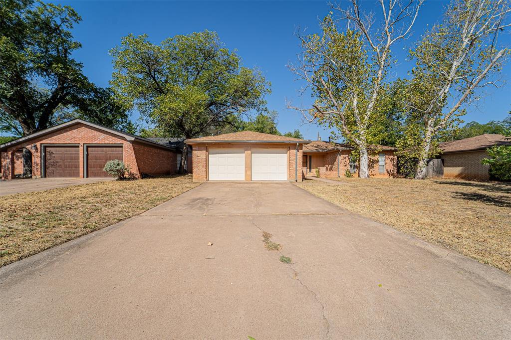 910 Meander Street Property Photo 2