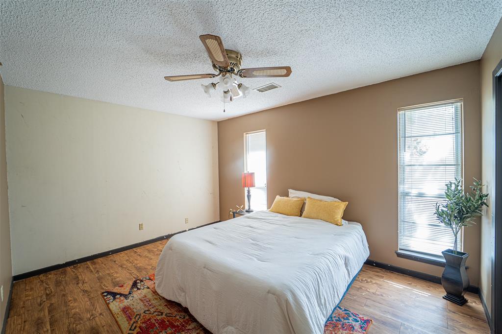 910 Meander Street Property Photo 6