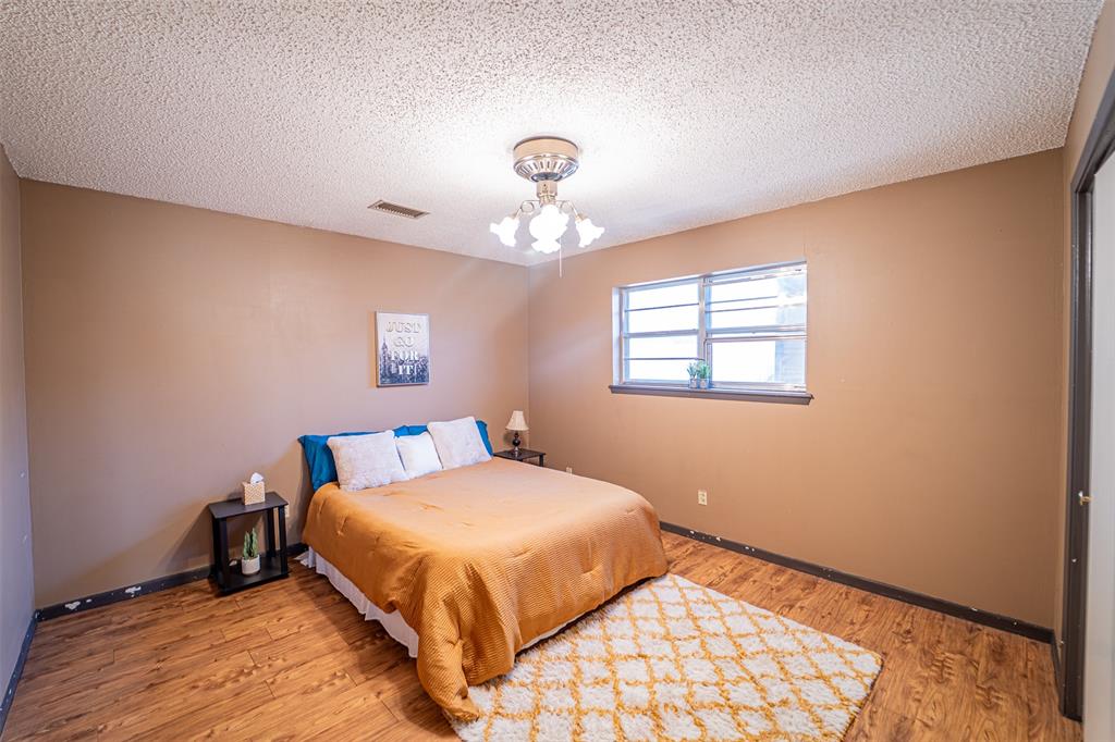 910 Meander Street Property Photo 8