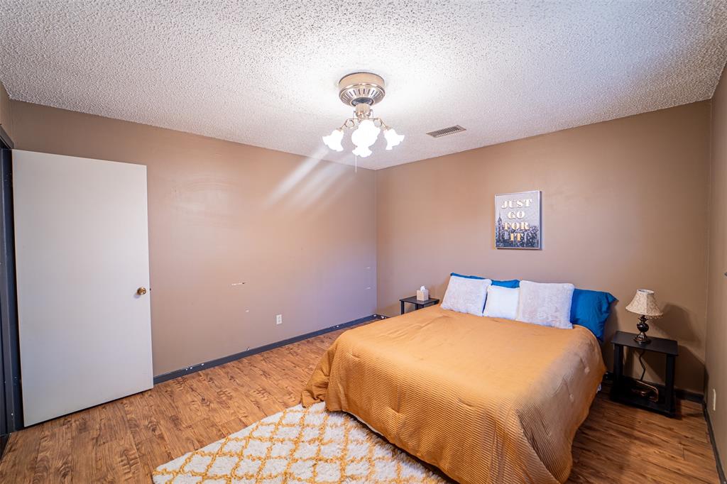 910 Meander Street Property Photo 9