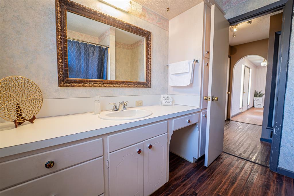 910 Meander Street Property Photo 12