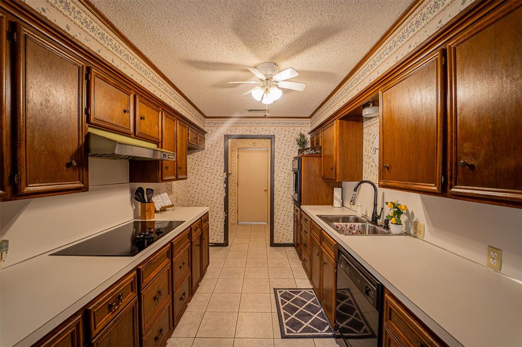 910 Meander Street Property Photo 16