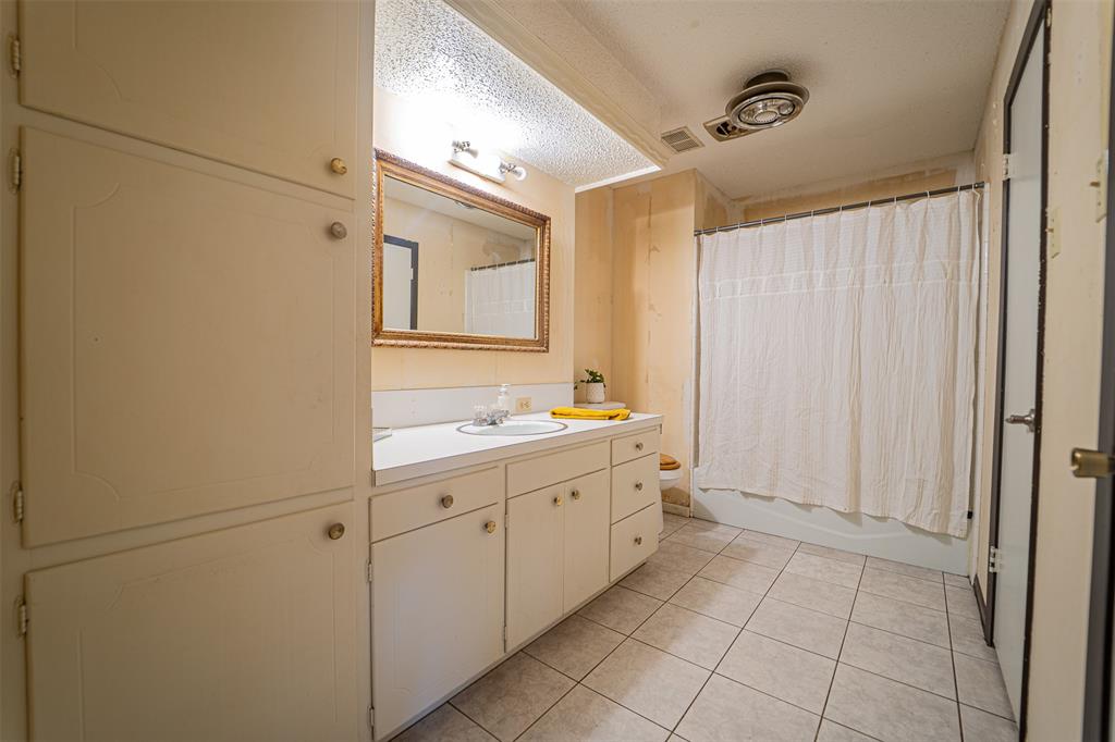 910 Meander Street Property Photo 22