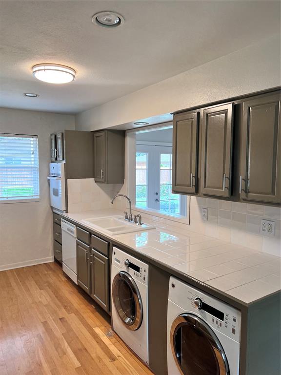 3539 Merrell Road Property Photo 5
