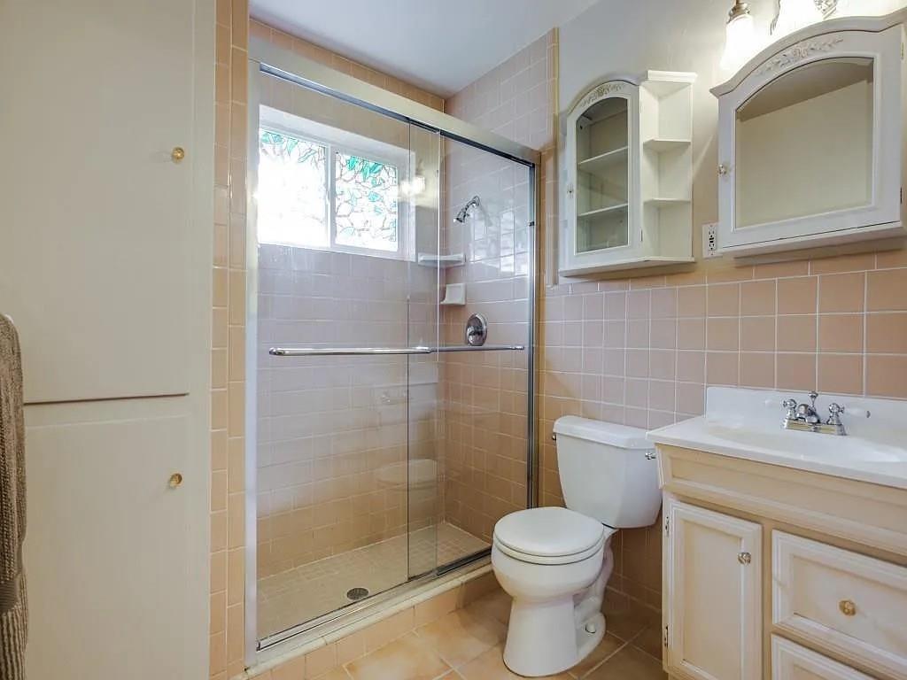3539 Merrell Road Property Photo 10