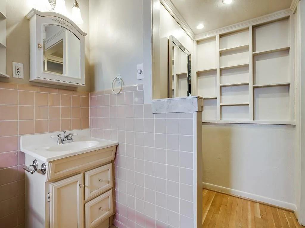 3539 Merrell Road Property Photo 13