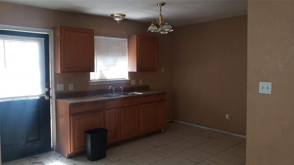 400 E Wise Street Property Photo 4