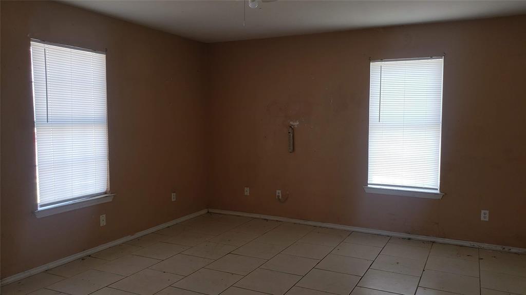 400 E Wise Street Property Photo 5