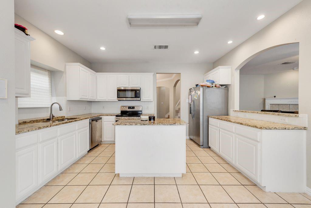 2300 Springmere Drive Property Photo 13