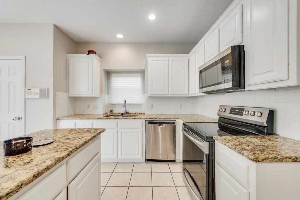 2300 Springmere Drive Property Photo 15
