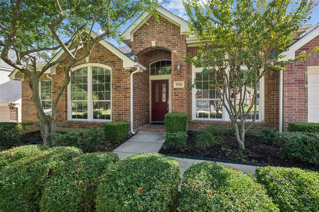 936 Water Oak Drive Property Photo 2