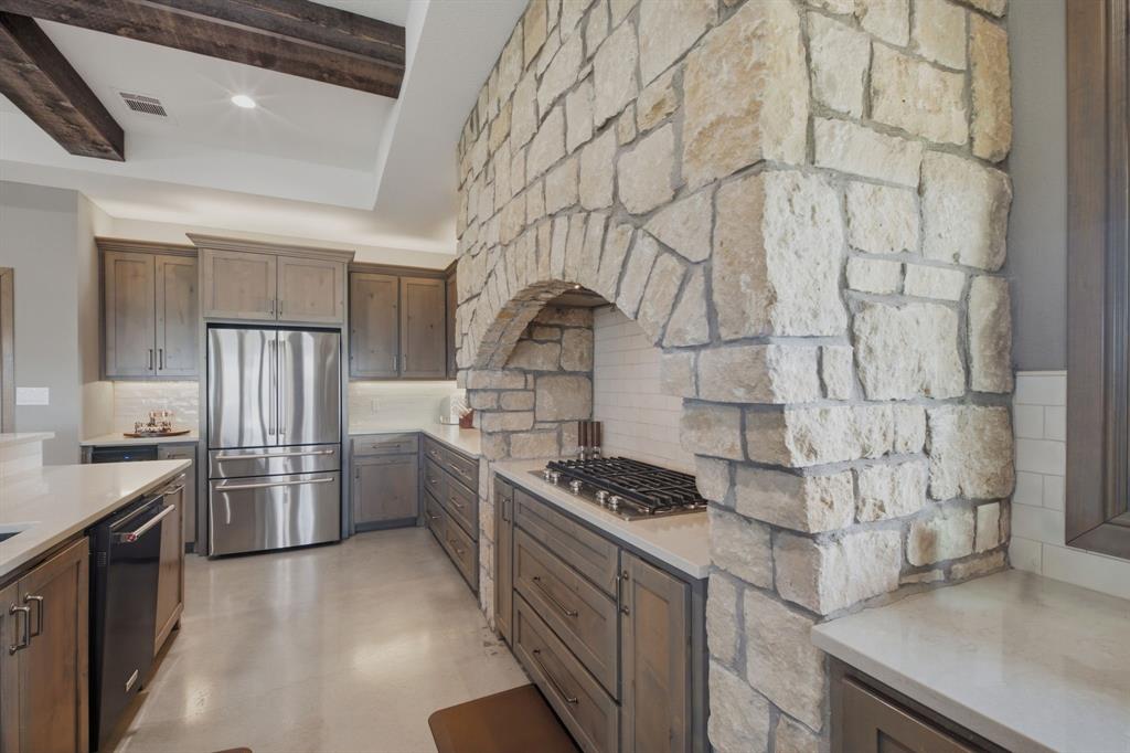 568 Crow Road Property Photo 11