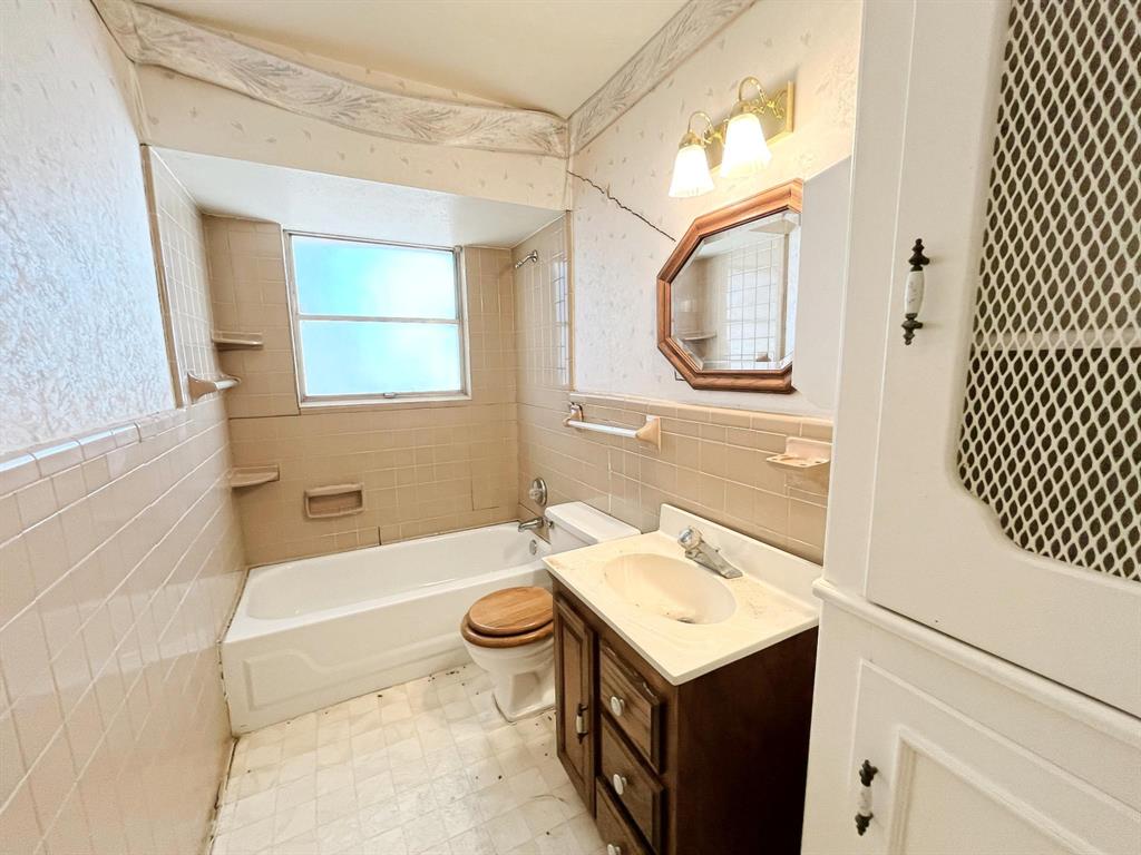 917 Bluebonnet Lane Property Photo 9
