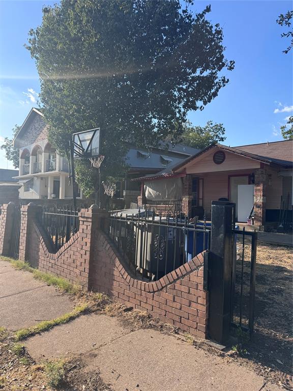 1531 Fairview Avenue Property Photo 1