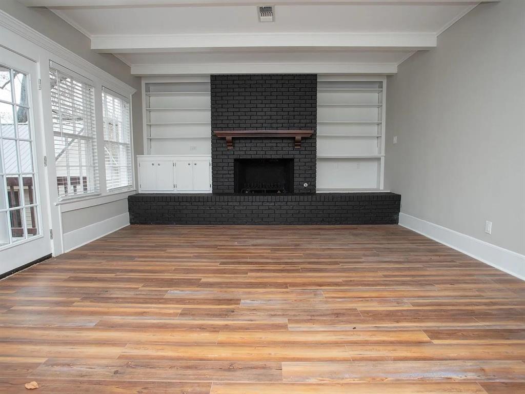 3936 College Street Property Photo 2