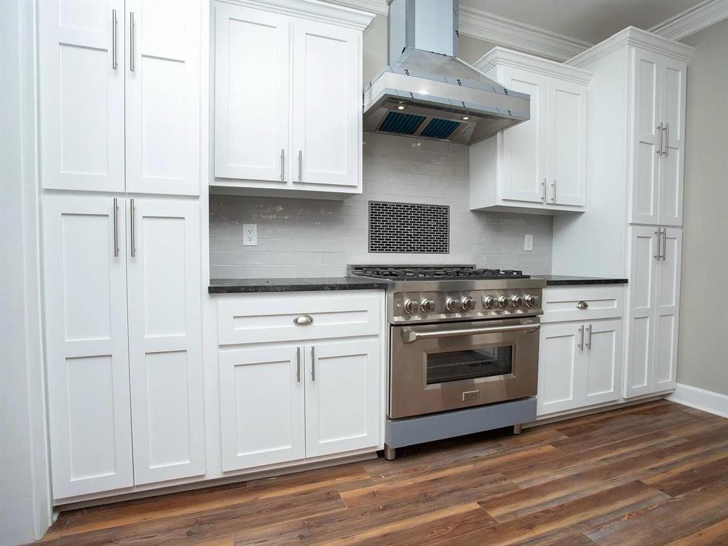 3936 College Street Property Photo 5