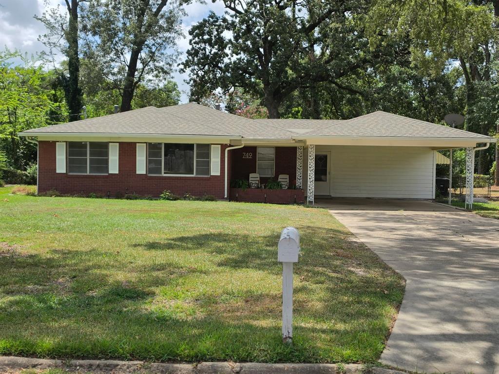 749 Dodd Drive Property Photo 1