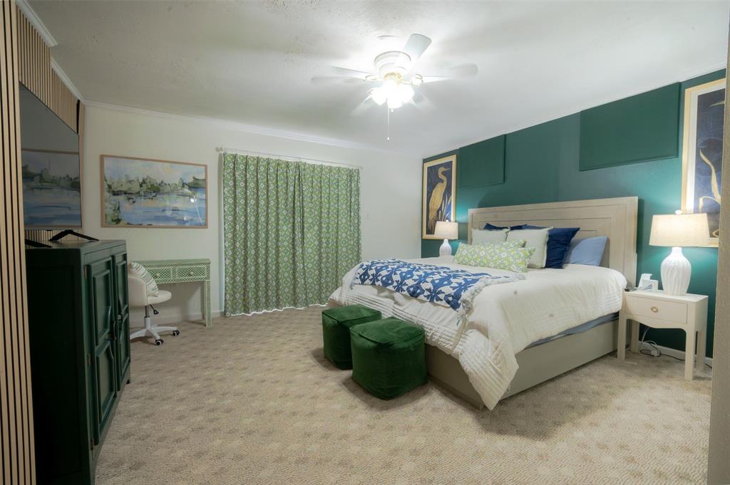 1637 Airport Loop Property Photo 10