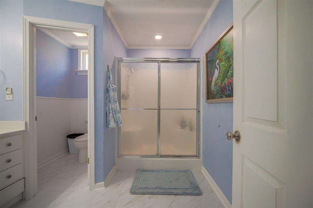1637 Airport Loop Property Photo 12