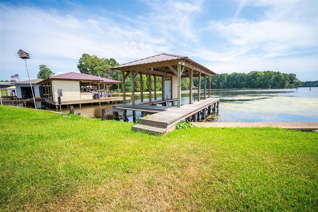 1637 Airport Loop Property Photo 17