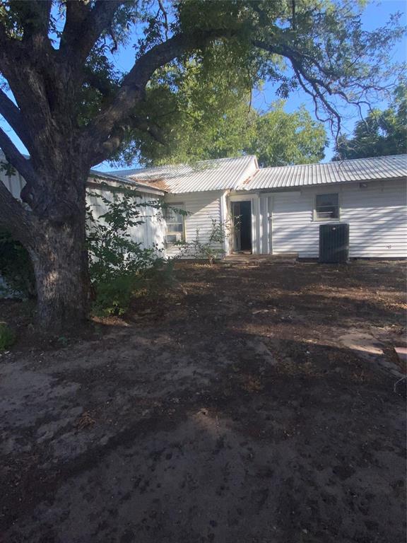600 2nd Street Property Photo 4