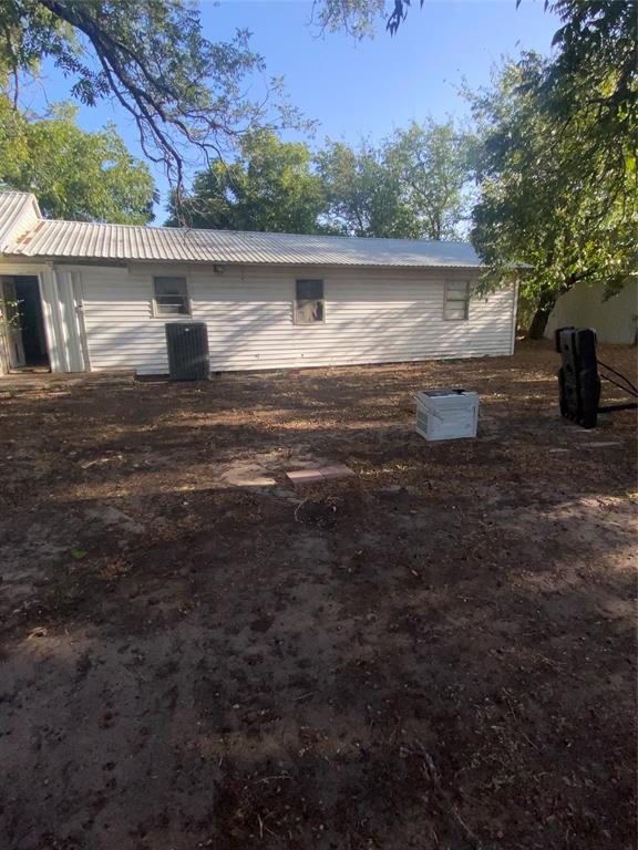 600 2nd Street Property Photo 5