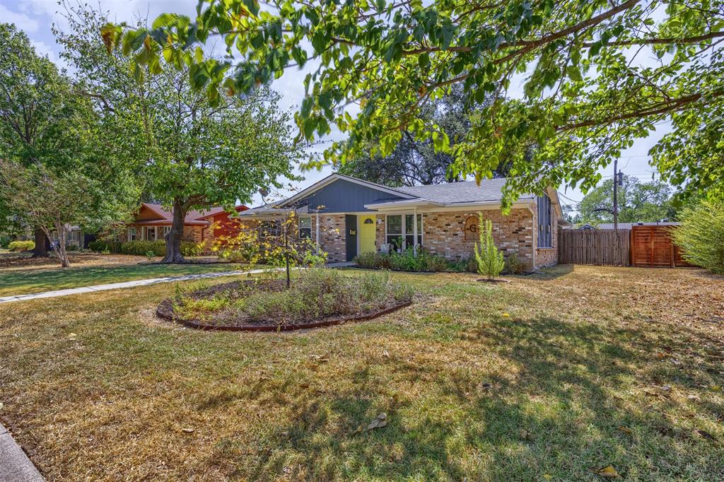 1118 Pacific Drive Property Photo 2