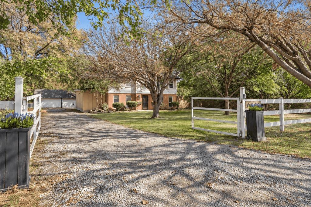 8912 S Hickory Road Property Photo 1