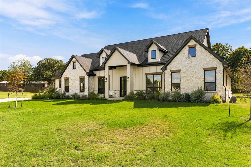 5832 Grey Wolf Court Property Photo 4