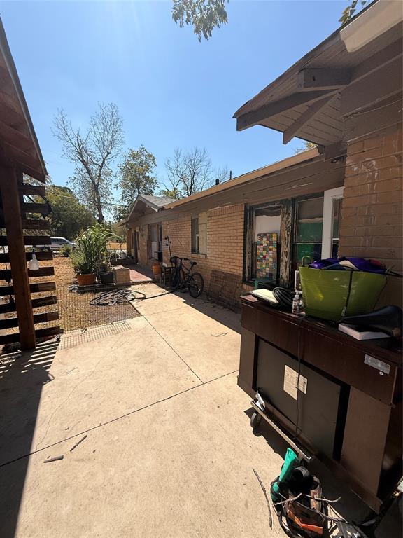 2911 E Vickery Boulevard Property Photo 1