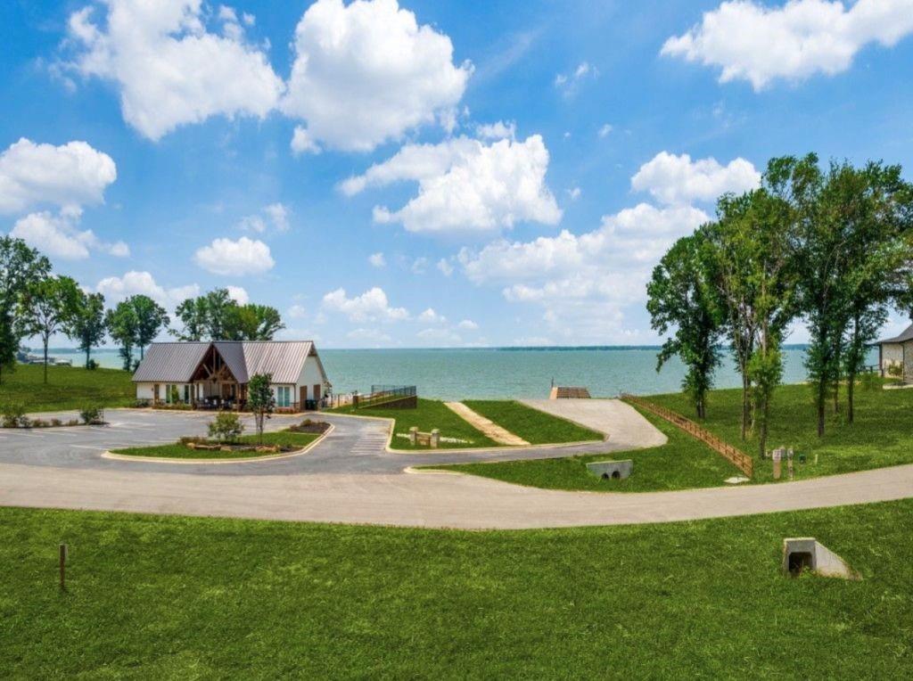 1593 Shoreline Drive Property Photo 3