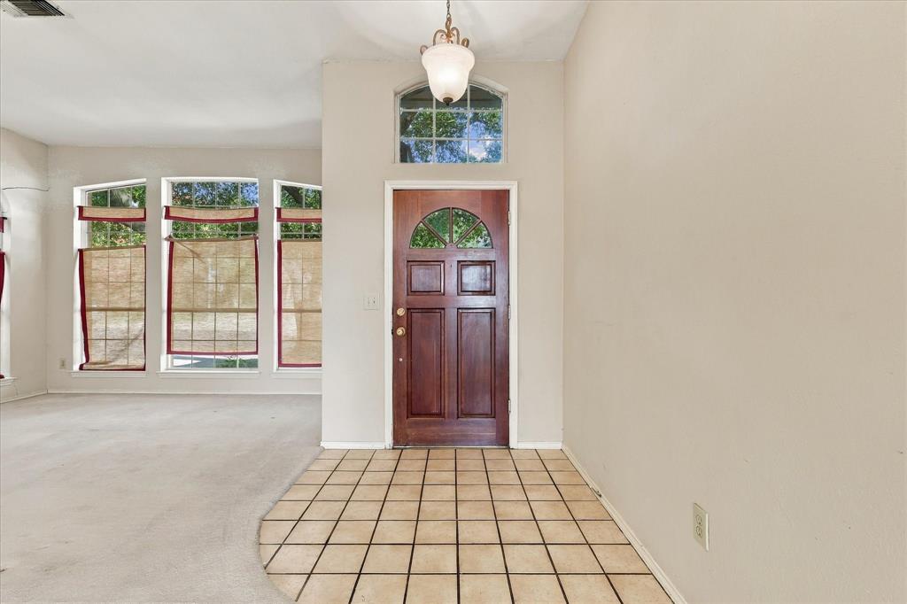 5307 Quail Creek Drive Property Photo 4